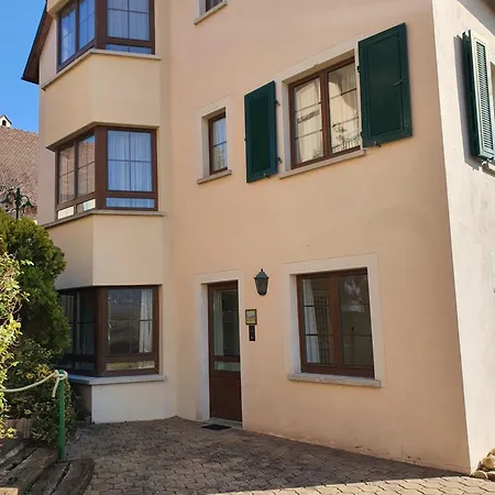 カンゼル レジデンス アパート *